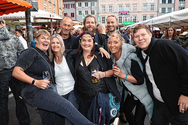 Bild 6: Beim Konstanzer Weinfest 2025 steigt schon am Eröffnungsabend die Stimmung - Die schönsten Bilder