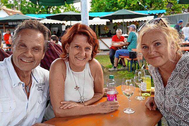 Bild 8: Dritter Tag vom Weinfest in Bermatingen: Auch am Sonntag waren zahlreiche Besucher vor Ort