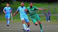Burak Ali (rechts) vom TSV Aach-Linz schoss in der Partie gegen den ESV Südstern Singen (Cihan Bayram) beide Tor für seine Mannschaft. ...