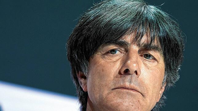 Der aus Schönau im Schwarzwald stammende Joachim Löw bei der Pressekonferenz nach dem Aus der deutschen Mannschaft gegen England bei der ...