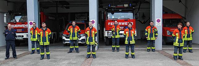 Aus- und Fortbildung wird bei den Feuerwehren großgeschrieben. Das Bild zeigt Vizekommandant Harald Mehlich mit jungen Gottmadinger ...