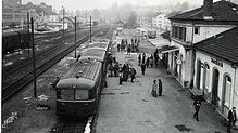 Früher gab es auch noch die Brücke über die Gleise beim Stockacher Bahnhof. Das Bild stammt aus dem Jahr 1976, Charlotte Blank lebte ...