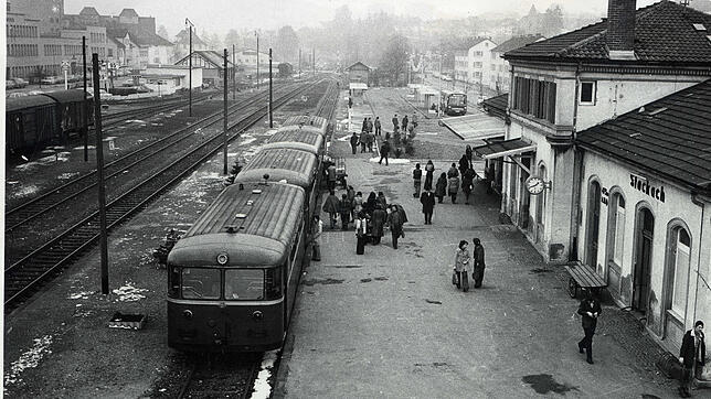 Früher gab es auch noch die Brücke über die Gleise beim Stockacher Bahnhof. Das Bild stammt aus dem Jahr 1976, Charlotte Blank lebte ...