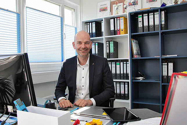 Anfang September bezieht der neue Schulleiter Zoran Josipovic am Gymnasium am Deutenberg sein Container-Büro. Vier Schulstunden pro ...