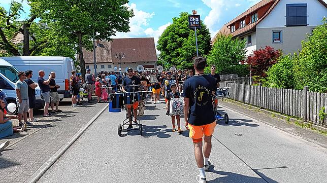Bild 11: Großer Festumzug am Gmeindshus Oberlauchringen