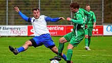 Keinen Sieger hatte das Duell zwischen Gastgeber Orsingen-Nenzingen (weißes Trikot) und dem TSV Aach-Linz.
