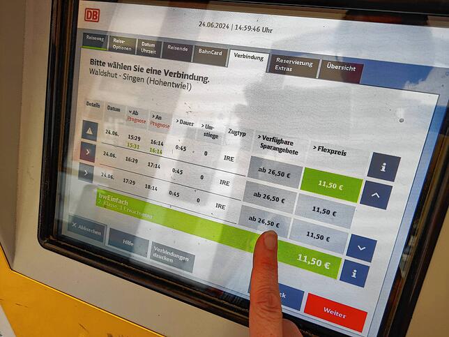 Nicht alle Fahrkarten könnenderzeit am Automaten gekauft werden. Vor allem, wenn Verbundgrenzen überschritten werden, wird es teuer.
