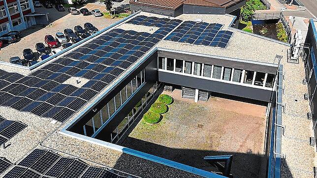 Die Photovoltaikanlagen der Hochschule Furtwangen sind in Betrieb und sorgen für einen umweltfreundlichen Heizbetrieb.