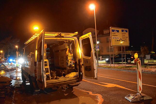 Bild 7: Bilder von der nächtlichen Reparatur eines Wasserrohrbruchs in der Goethestraße
