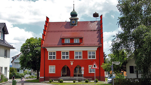 Das rote Rathaus in Allmendshofen kann beim Denkmaltag am Sonntag, 8. September, erkundet werden. Franz Wild bietet Führungen durch das ...