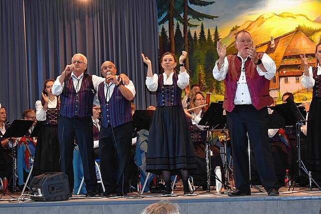Bild 15: Das 62. Erntedankfest in Berau wurde traditionell von der Trachtenkapelle Berau veranstaltet