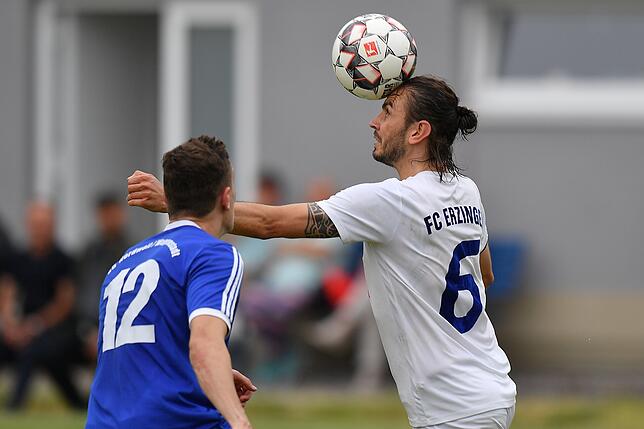 Kronprinz gesucht: Julian Göbel (rechts) vom FC Erzingen stellte in der abgelaufenen Saison mit 17 Treffern seine Gefährlichkeit unter ...