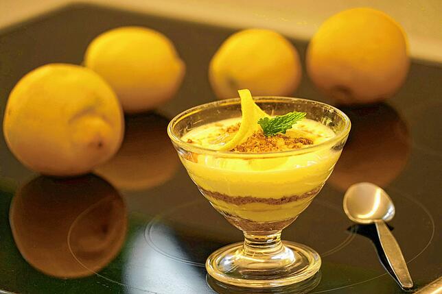 Süß und sauer: Joghurt-Zitronen-Trifle macht im Dessertglas was her und ist liegt nicht zu schwer im Magen.