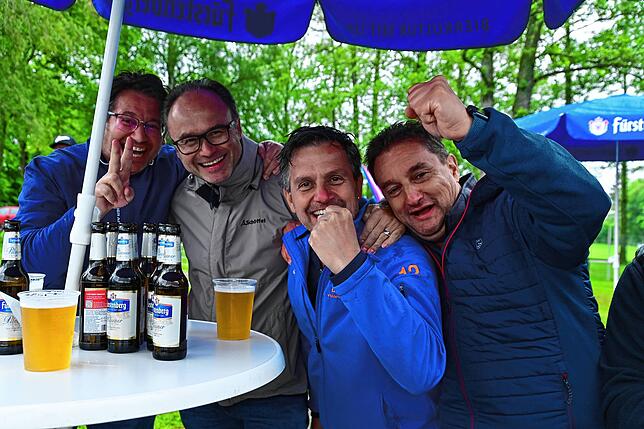 Bild 11: So feiern die Fans den Aufstieg des FC 08 Villingen