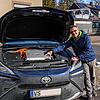 Herbert Fehrenbacher mit seinem Wasserstoffauto. Demnächst drohen ihm jedoch Tank-Probleme.