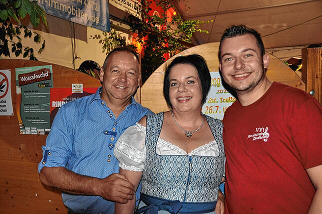 Bild 4: Vollgasstimmung war bei der Dirndl- und Lederhosenparty in Leimbach