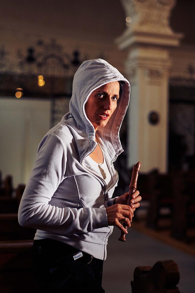 Renate Winkler als Franziskus in der Konstanzer Christuskirche St. Konrad.