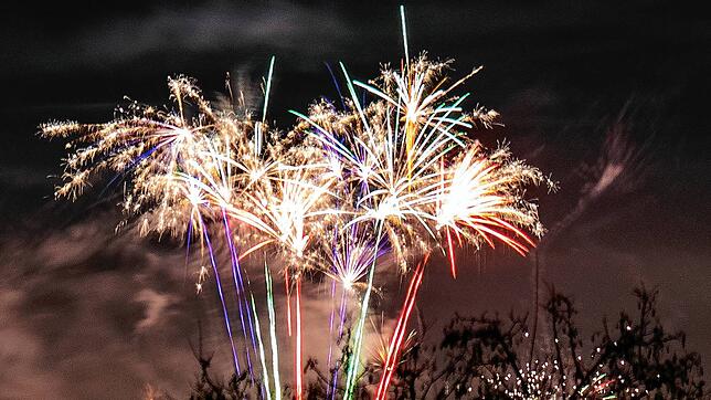 (Archivbild) Was hat mitten in der Nacht minutenlang gekracht? War es etwa ein Feuerwerk?