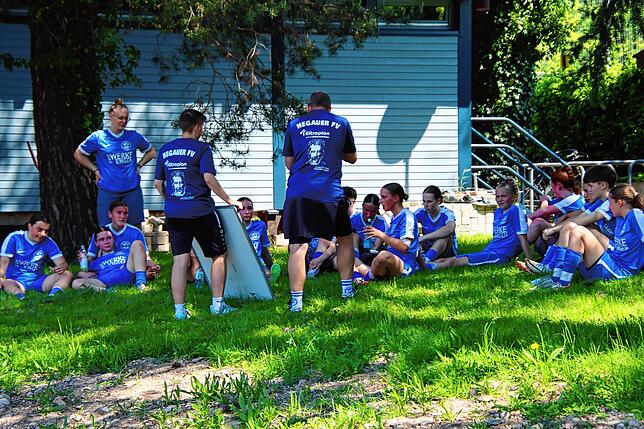 Bild 21: B-Juniorinnen des Hegauer FV unterliegen dem SC Freiburg! Das sind die Bilder des Endspiels