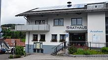 Im Rickenbacher Rathaus werden die Zahlen für die Einwohnerstatistik gesammelt.  2024 sank die Zahl der Einwohner leicht, dafür gab es ...