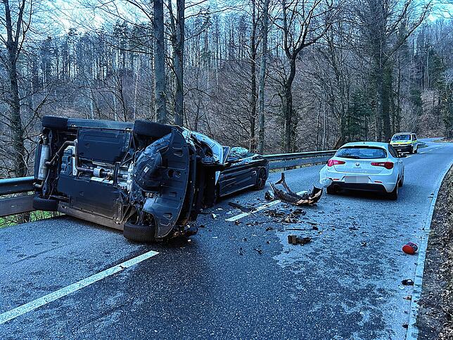 Bild 2: Blaulichtreport: Mehrer Unfälle mit Verletzten und wieder Alarm in einem Sägewerk