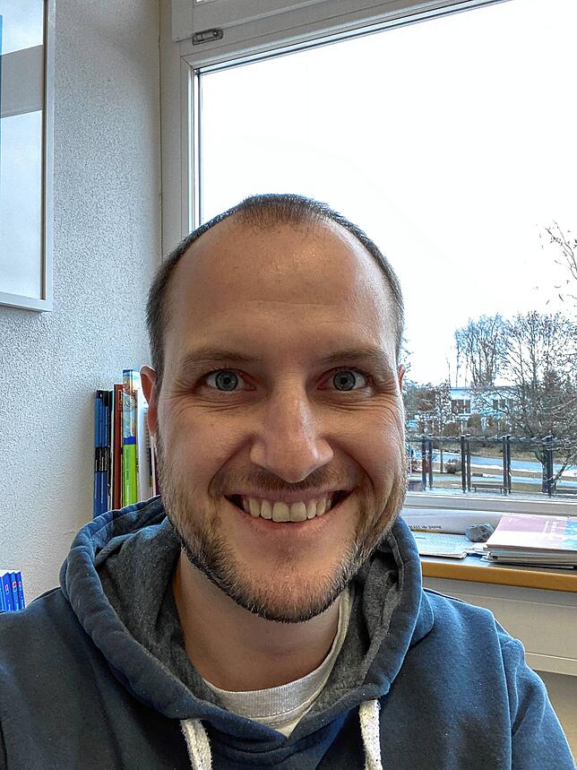 Lothar Reiner, Konrektor der Gemeinschaftsschule Mönchweiler, weiß, dass Mobiltelefone für Schüler verlockend sind.