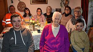 Elsa Kuscher ist 100 Jahre alt geworden. Umsorgt von der Familie freut sie sich auf das Fest am 17. Februar mit einem kleinen ...