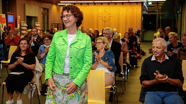Erleichterung und Freude nach einer knappen Wahl: Die Landtagsabgeordnete Dorothea Wehinger aus Steißlingen (rechts Ehemann Hubert ...