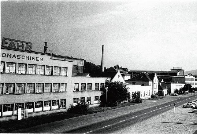 Dieses Bild entstand Anfang der 80er-Jahre. Links Fahr Landmaschinen und weiter hinten rechts steht auf der Front Fahr Sphäroguss.