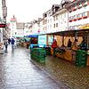 Auf dem Wochenmarkt in Waldshut müssen sowohl Händler, als auch Kunden einen Mund-Nasen-Schutz tragen. Kaum jemand scheint damit ein ...