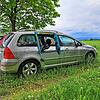 Die Frist ist abgelaufen: Niemand interessiert sich für den silbernen Peugeot mit der fehlenden Fensterscheibe bei Lupfig im Kanton Aargau.