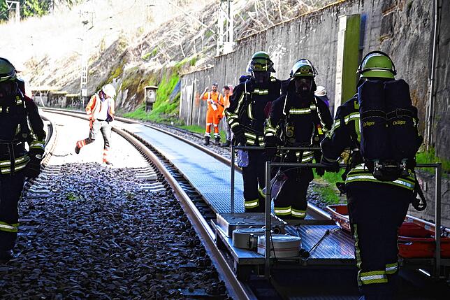 Bild 20: Schwarzwaldbahn: 250 Einsatzkräfte proben Ernstfall im Sommerauer Tunnel