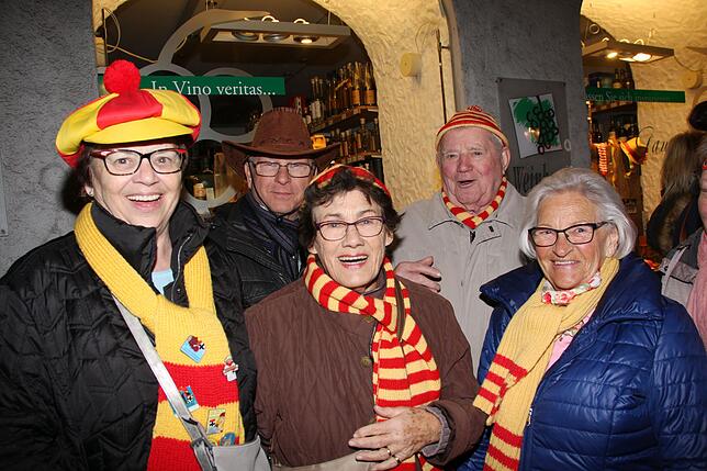 Der Butzenlauf erlektrisiert Jung und Alt. So wie Gisela Schroff (Mitte), die schon seit Kindesbeinen ein Mäschgerle ist. Hier ist sie ...