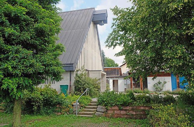 Heute steht die Johanneskirche ganz im Grünen.