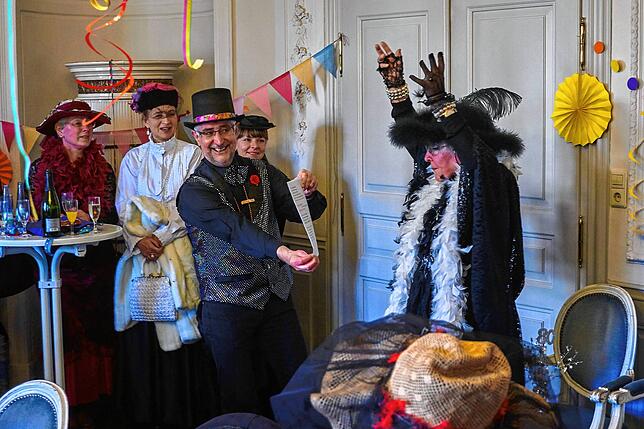 Humorvoll: Bürgermeister Michael Thater übergab die Macht im Rathaus gerne an die Wiiber – und auch die Neckereien von Oberwiib ...