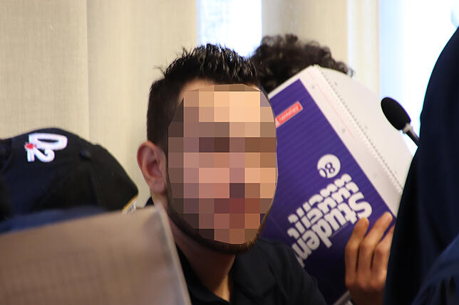 Der Hauptangeklagte Majd H., ist einer von elf Männern, die in Freiburg auf der Anklagebank sitzen.