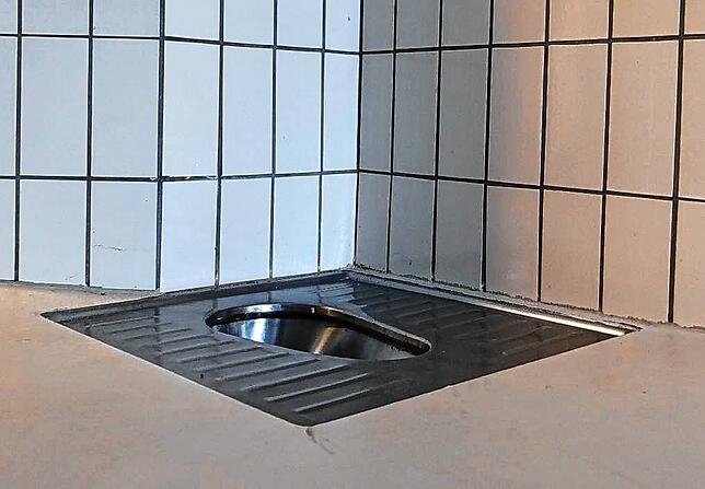 Immerhin: zur Unterkunft gehört eine eigene Toilette. Für die meisten Nutzer dürfte sie allerdings gewöhnungsbedürftig sein.
