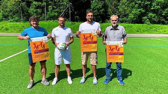 Die Organisatoren freuen sich auf das Event. Von links: Manfred Flohr (Sportakademie), Sven Holzer (Fußballakademie Bodensee), André ...