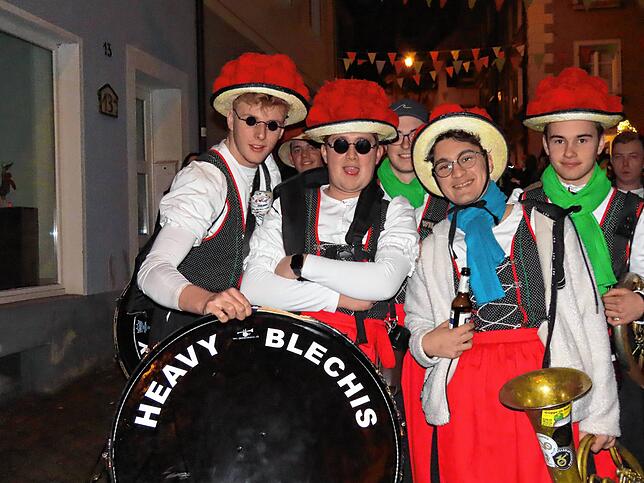 Bild 2: So schön schräg! Guggen liefern die perfekte Party in Laufenburg