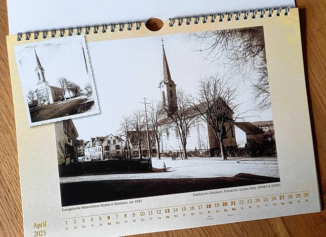 Gleich zwei Fotos gibt es im April von der evangelischen Kirche zu sehen.