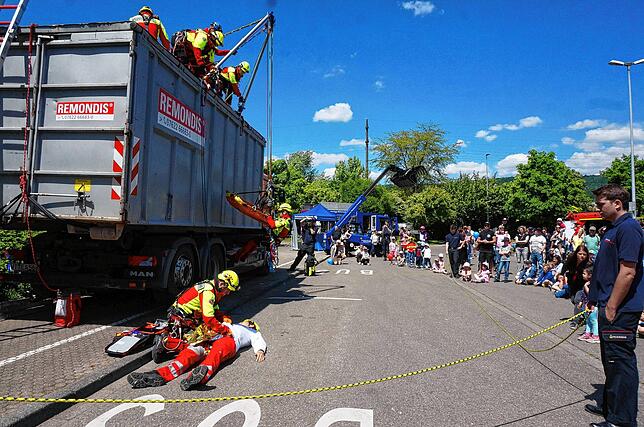 Bild 4: Tag der offenen Tür: die Feuerwehr präsentiert sich
