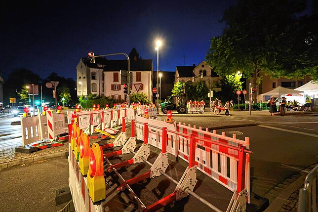Bild 8: Bis tief in die Nacht stöbern die Trödel-Fans beim Konstanzer 24-Stunden-Flohmarkt