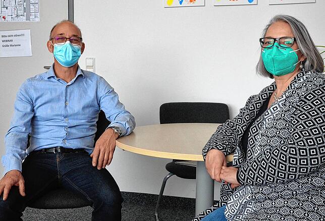 Klaus Spatzier und Marianne Licciardi vom Leitungsteam des Schulverbund haben die Testungen gut vorbereitet.