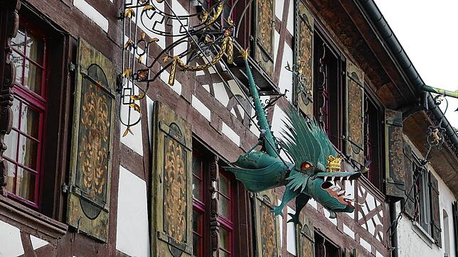 In Gottlieben macht die Drachenburg unmissverständlich auf sich aufmerksam.