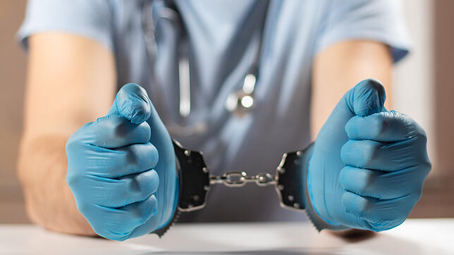 Die Betrügerbande der falschen Pflegekräfte sitzt inzwischen in Untersuchungshaft.