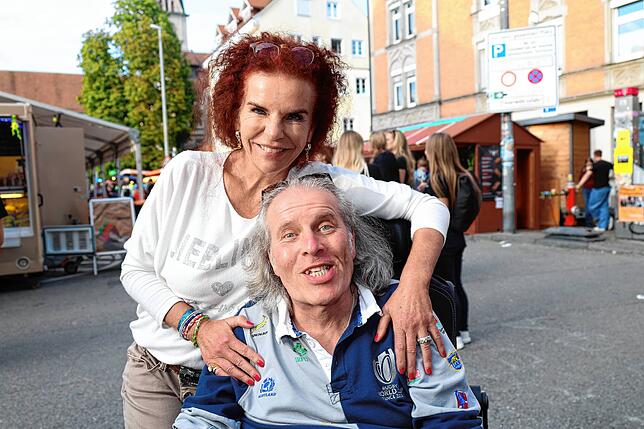 Bild 5: Volle Gläser und beste Stimmung: So ging’s beim Konstanzer Weinfest 2025 weiter
