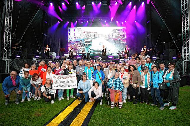 Bild 6: Nasser Auftakt beim Pfullywood-Festival: Spatzen singen auch im Regen