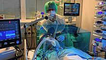 Um das Ansteckungsrisiko zu verringern, haben Ärzte der Helios Klinik Rottweil eine Konstruktion entwickelt, mit der Patienten sicherer ...