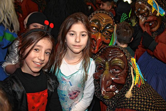 Bild 20: Narri Narro in der Pestalozzi-Schule und dem Kindergarten St. Petrus Canisius