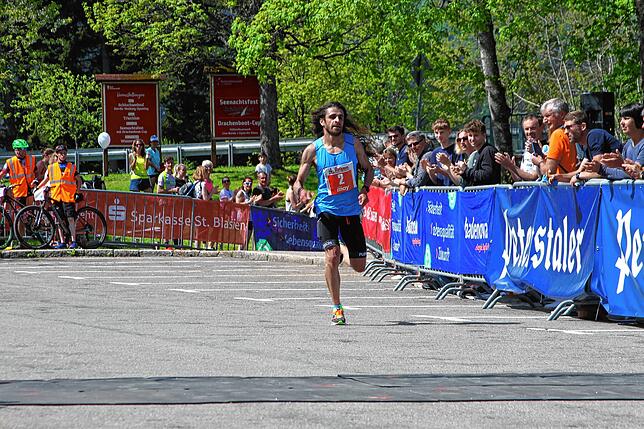 Omar Tareq siegte 2022 beim 18 Kilometer langen Hauptlauf des Schluchseelaufs. (Archivbild)